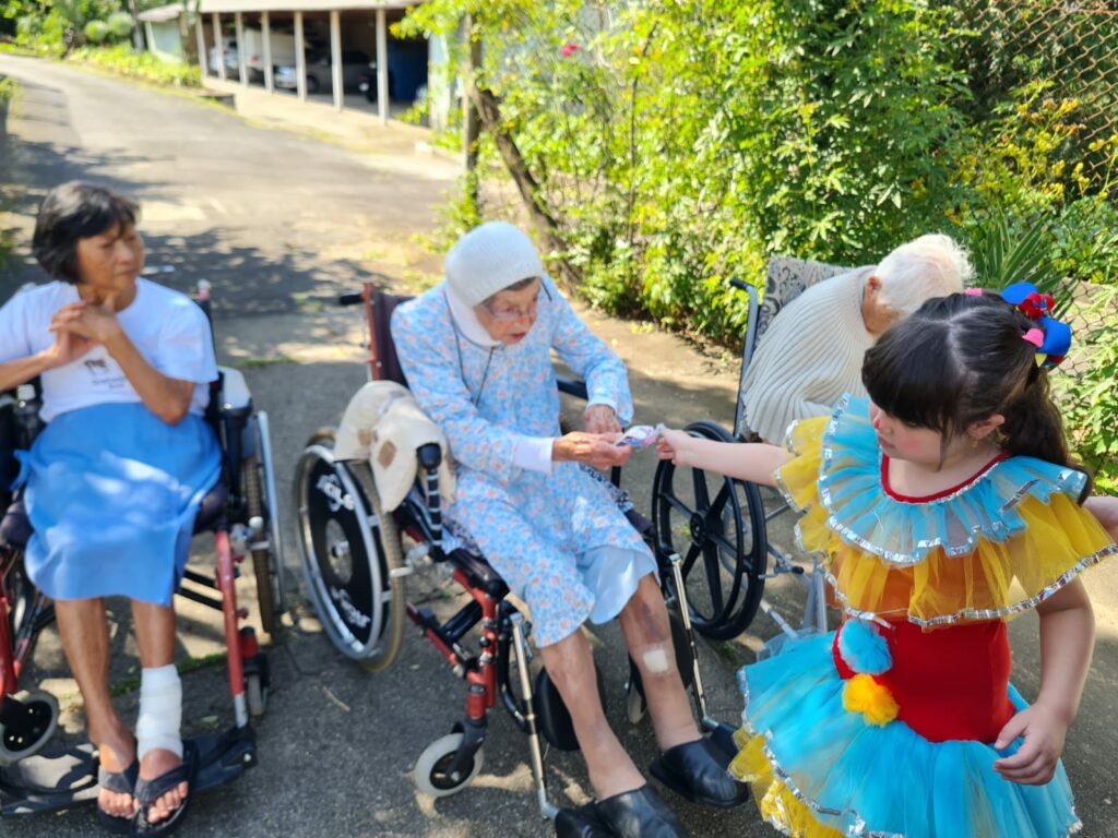 Uma manhã de doces sorrisos das Irmãs na Betânia Franciscanas!